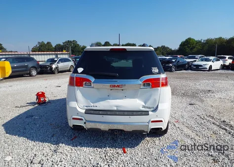 2015 GMC Terrain Denali z USA, uszkodzony, nr VIN 2GKFLUE38F6148431